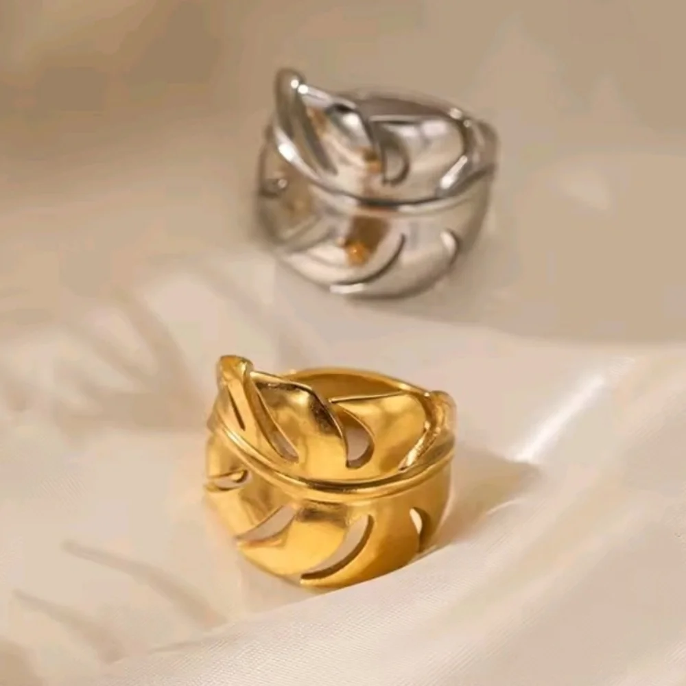 New ANTHRO 18K Gold Or Silvertone Stainless Steel Banana Leaf Ring